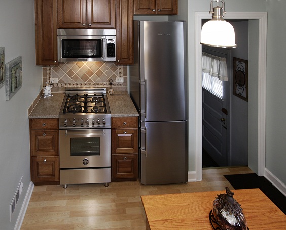 Kitchen Remodel Ideas: Small Kitchen with Warm Look