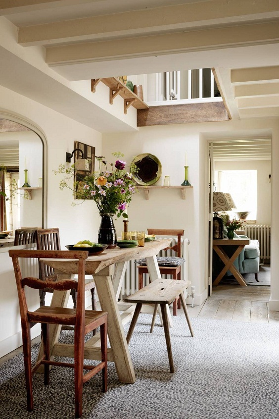 Small Dining Room Ideas: Simple Flowery Look