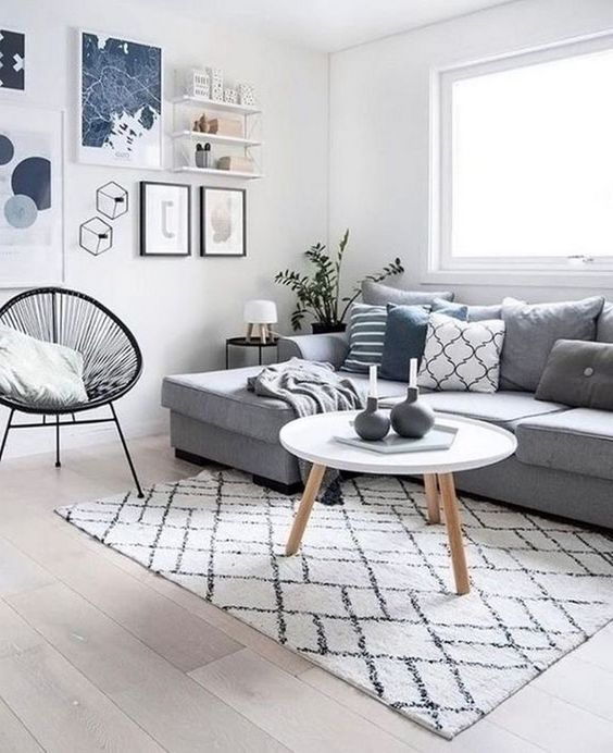 Small Living Room: Catchy Neutral Decor