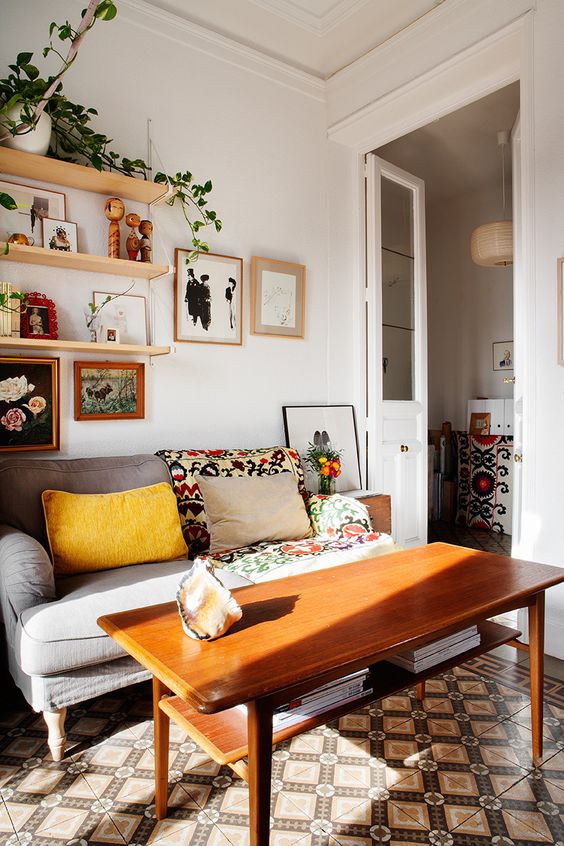 Living Room on a Budget: Catchy Boho Decor