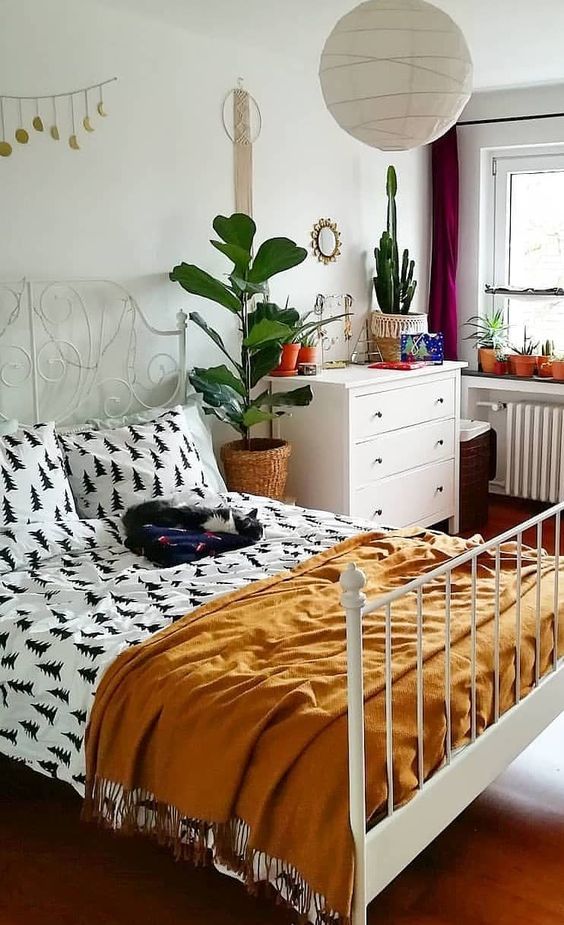 Vintage Bedroom Ideas: Catchy Colorful Decor