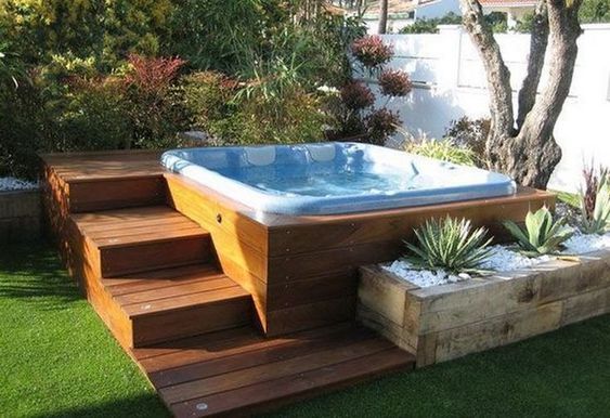 Hot Tub Landscaping Ideas: Simple Natural Decor